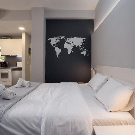 Petit Keramikos Studio - Historic Center Apartment Athena Bagian luar foto