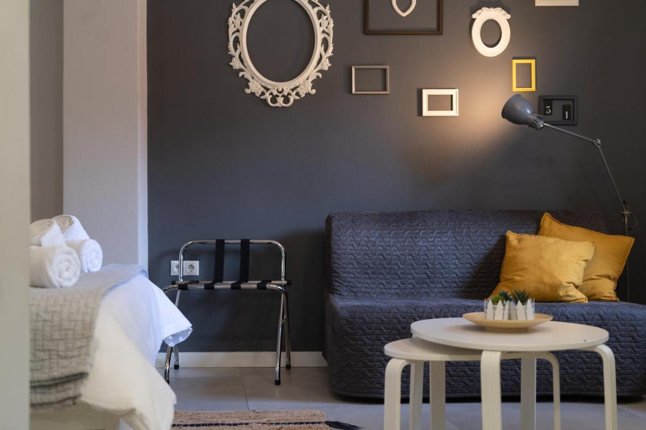 Petit Keramikos Studio - Historic Center Apartment Athena Bagian luar foto